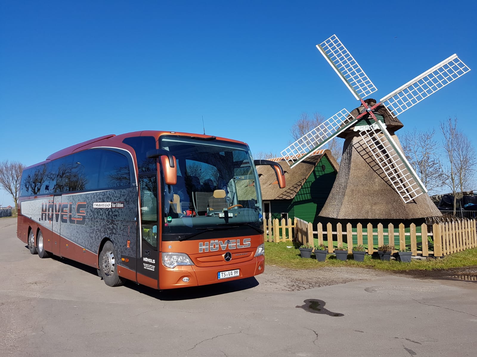 Hövels Reisebus Windmühle